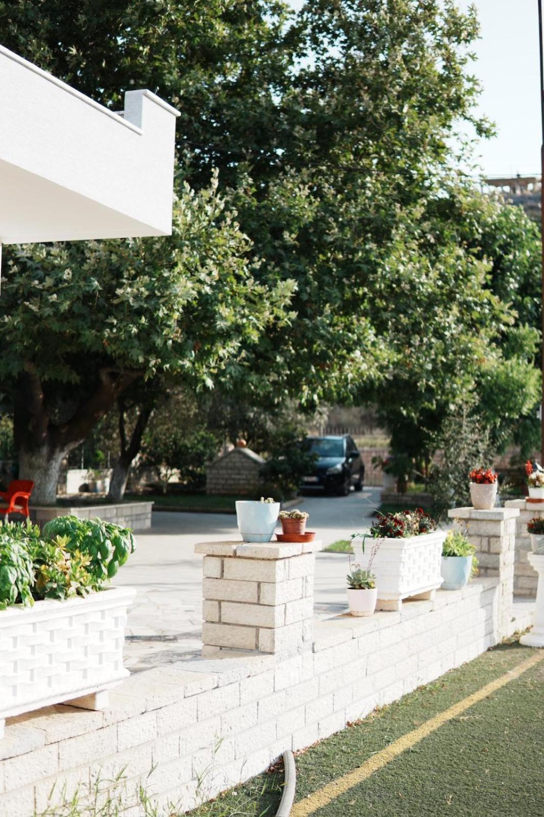 Gardenia Rooms Sarandë Esterno foto